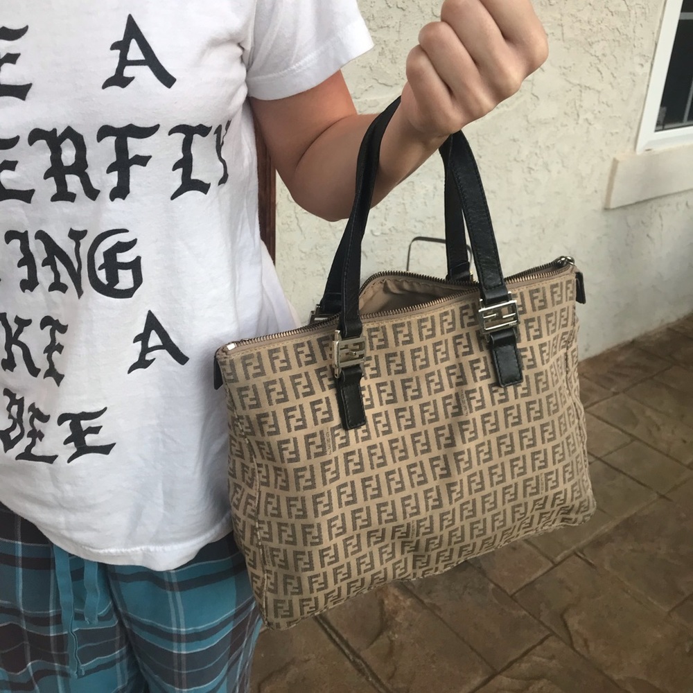 100% Auth Fendi Zucca Tote - Picture 8 of 8